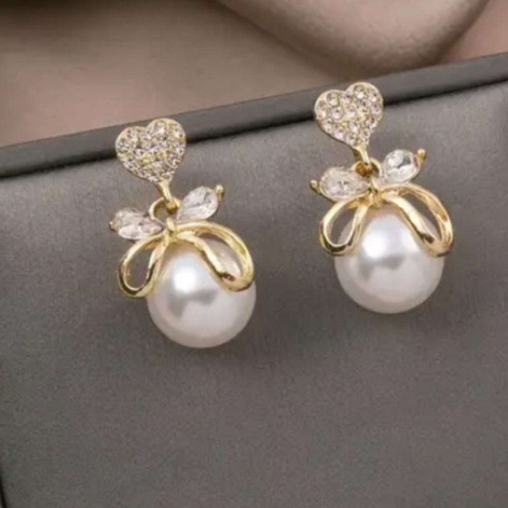 Large Pearl and Golden Bow with Rhinestone Heart Drop Style Earrings - Picture 4 of 7